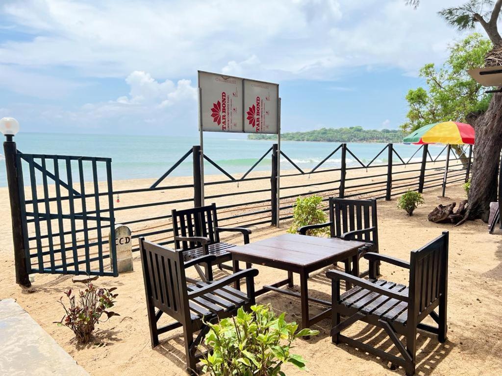 Tsunami Beach Hotel Arugam Bay Exterior foto